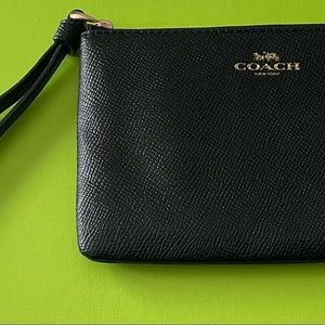 Corner Zip Wristlet